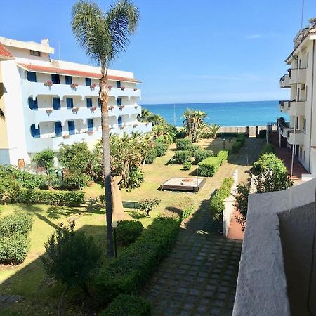 Baia Degli Dei - Living La Nike Apartment จีอาร์ดีนี นักซอส ภายนอก รูปภาพ