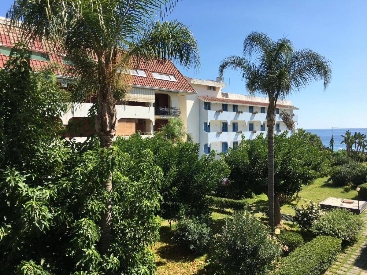 Baia Degli Dei - Living La Nike Apartment จีอาร์ดีนี นักซอส ภายนอก รูปภาพ