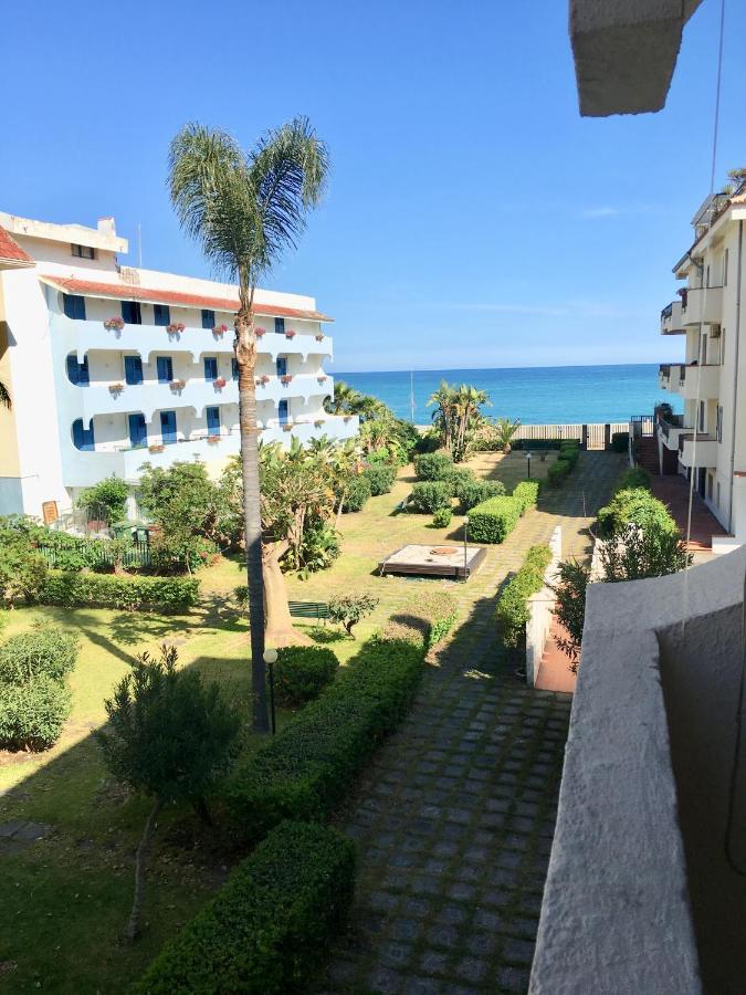 Baia Degli Dei - Living La Nike Apartment จีอาร์ดีนี นักซอส ภายนอก รูปภาพ