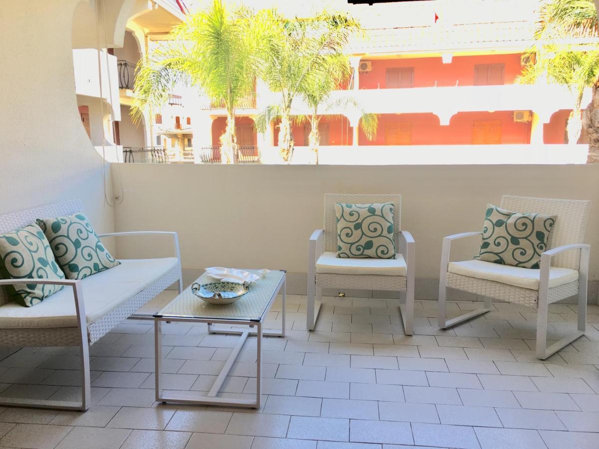 Baia Degli Dei - Living La Nike Apartment จีอาร์ดีนี นักซอส ภายนอก รูปภาพ