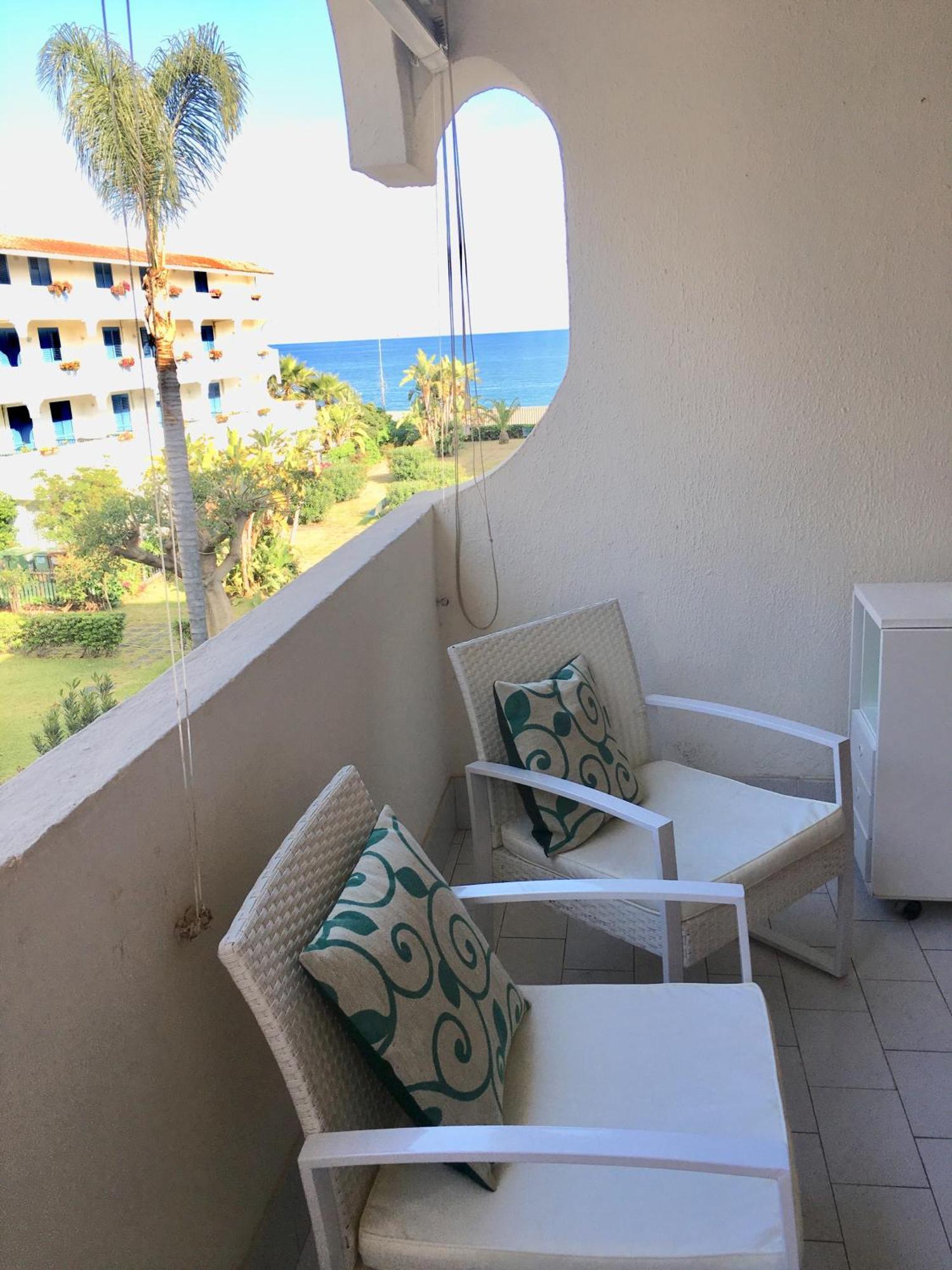 Baia Degli Dei - Living La Nike Apartment จีอาร์ดีนี นักซอส ภายนอก รูปภาพ
